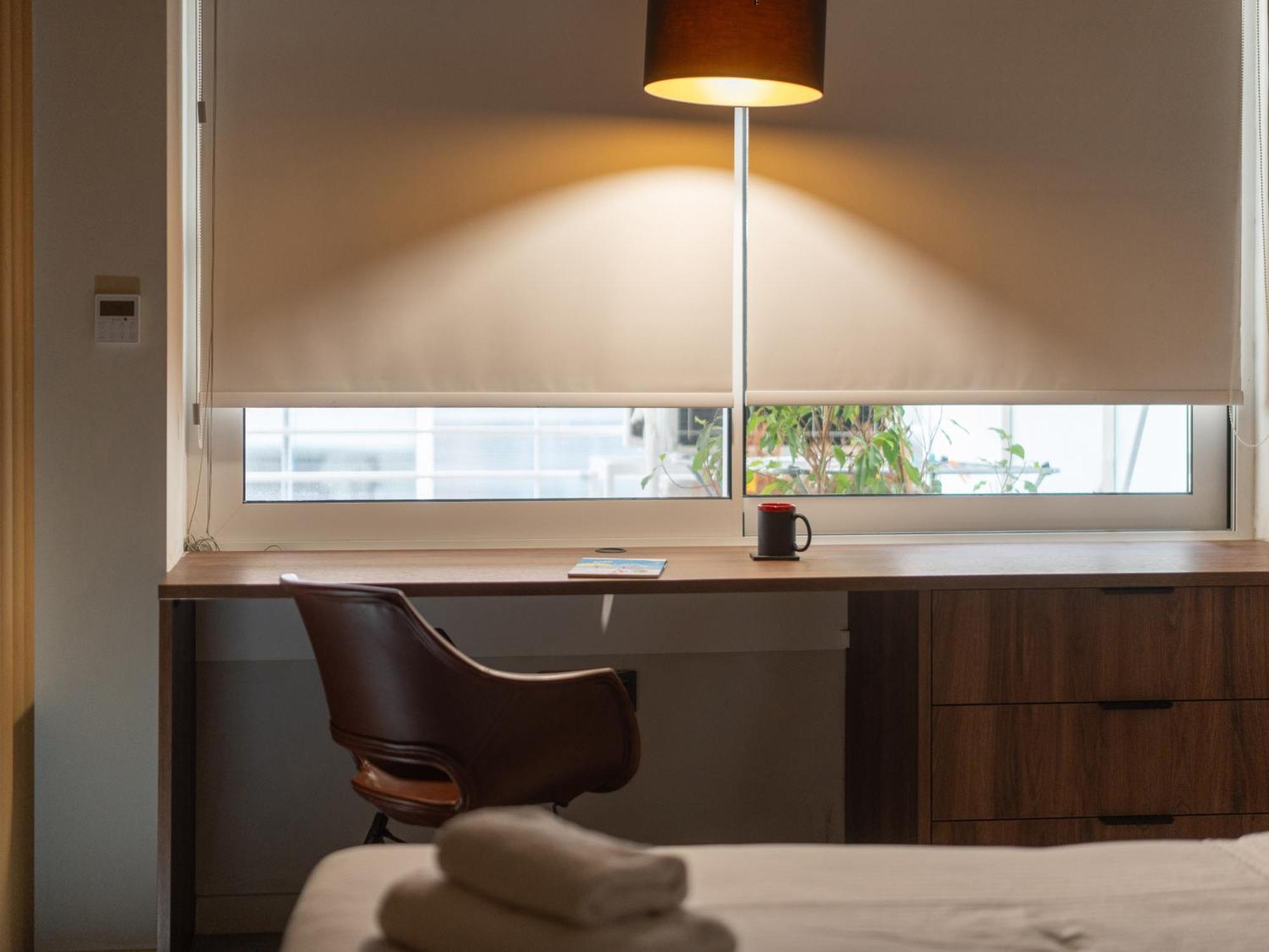 A Place 4U No6 - City Escape With Balcony Lounge & Open Living Space Athene Buitenkant foto