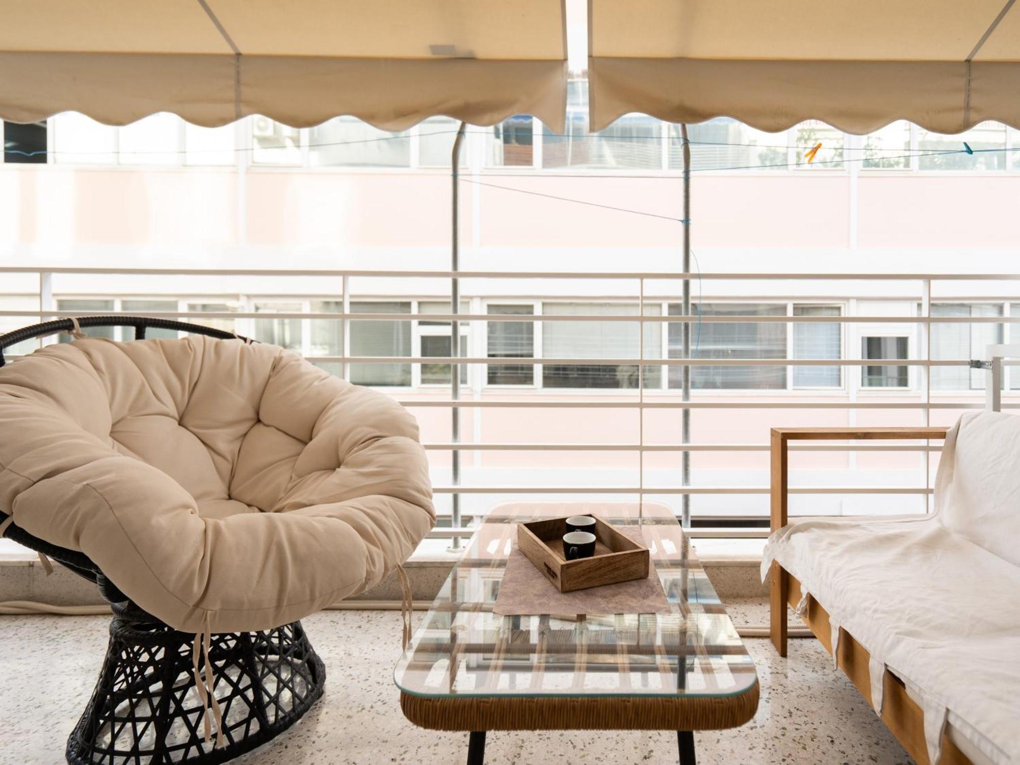 A Place 4U No6 - City Escape With Balcony Lounge & Open Living Space Athene Buitenkant foto